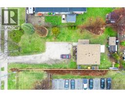 402 Oak STREET East - 26