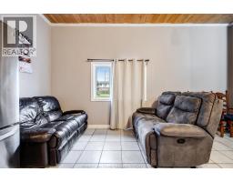 402 Oak STREET East - 7