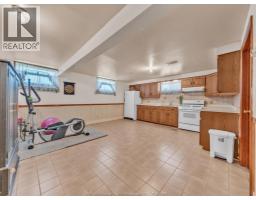 24 CAMELOT AVENUE - 40