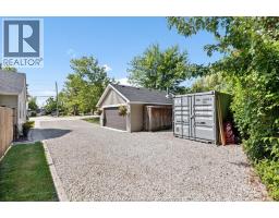 209 Maidstone AVENUE East - 32