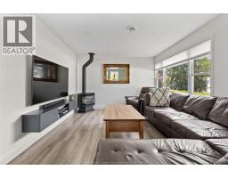 209 Maidstone AVENUE East - 7