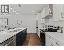 262 LIVINGSTONE CRESCENT - 11