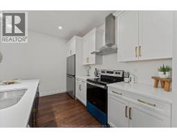 262 LIVINGSTONE CRESCENT - 14