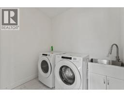 262 LIVINGSTONE CRESCENT - 26