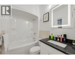 665 ALEXANDRINE STREET - 17