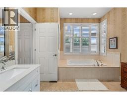 490 SHOREVIEW - 35