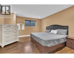 498 SACRED HEART DRIVE - 34