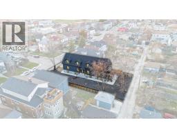 702 PIERRE - 2