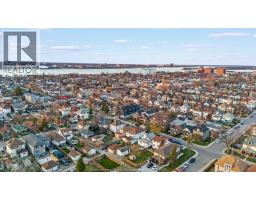 702 PIERRE - 48
