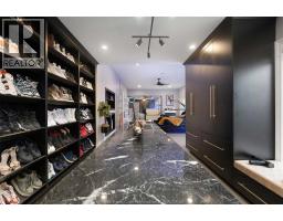 7566 HOWARD AVENUE - 22