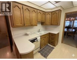 4470 RIVERSIDE DRIVE - 10
