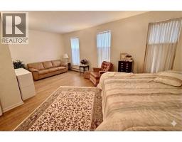 4470 RIVERSIDE DRIVE - 19