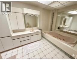 4470 RIVERSIDE DRIVE - 21