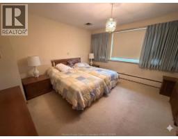 4470 RIVERSIDE DRIVE - 23