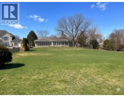 4470 RIVERSIDE DRIVE - 32