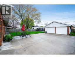 1654 Fairlea CRESCENT - 35