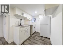 446 WYANDOTTE STREET West - 20