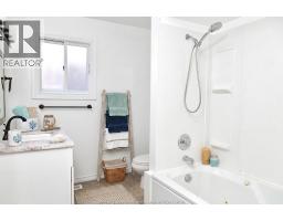 3074 Lloyd George BOULEVARD - 11