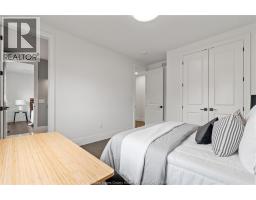 3161 MCROBBIE - 31