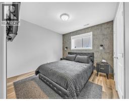 2940 MCROBBIE - 34