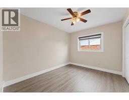 18 ELIZABETH CRESCENT - 16