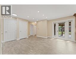 18 ELIZABETH CRESCENT - 9