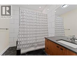 16 YORK BOULEVARD - 32