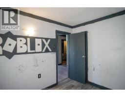 16 MCNAUGHTON AVENUE - 18