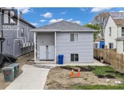 776 University Ave E - 1