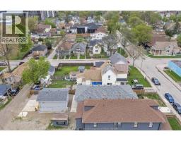 776 University Ave E - 3