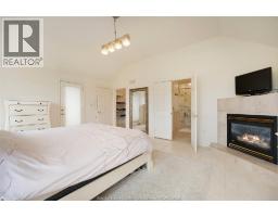 1075 STONEYBROOK - 29