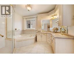1075 STONEYBROOK - 31