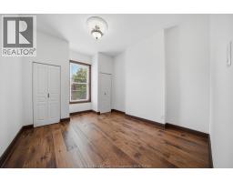 265 MACNAB STREET North - 18