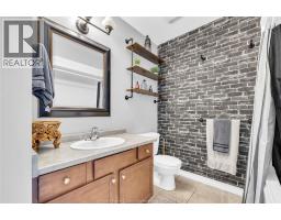 399 ROSEWOOD CRESCENT - 18