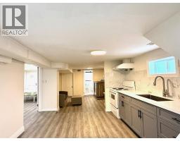 1116 WYANDOTTE East - 23