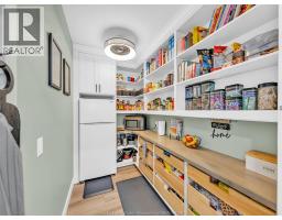 36 MANUEL COURT - 9