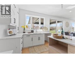 2541 MAYFAIR AVENUE South - 9