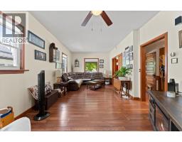 11 VICTORIA AVENUE North - 12