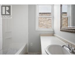 977 GLADSTONE - 16
