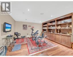 58 FAIRWAY CRESCENT - 32