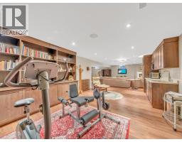 58 FAIRWAY CRESCENT - 33