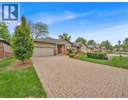 58 FAIRWAY CRESCENT - 42