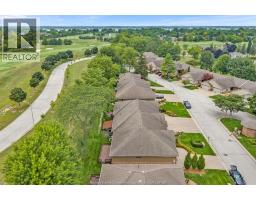 58 FAIRWAY CRESCENT - 48