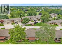 58 FAIRWAY CRESCENT - 50