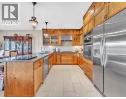 58 FAIRWAY CRESCENT - 9