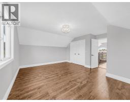 204 HAMPTON CRESCENT - 34