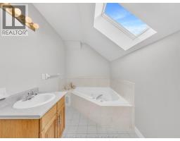 204 HAMPTON CRESCENT - 36