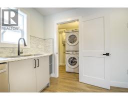 576 ELINOR - 12