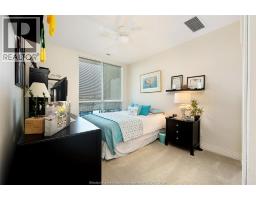 1225 RIVERSIDE DRIVE West UnitNo. 1002 - 33