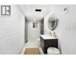719 VICTORIA AVENUE - 32